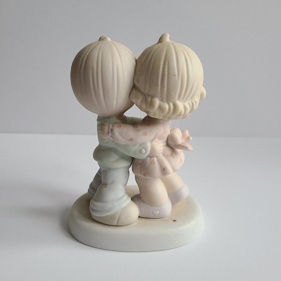 Precious Moments Figurine - Hug One Another - Picture 4 of 6